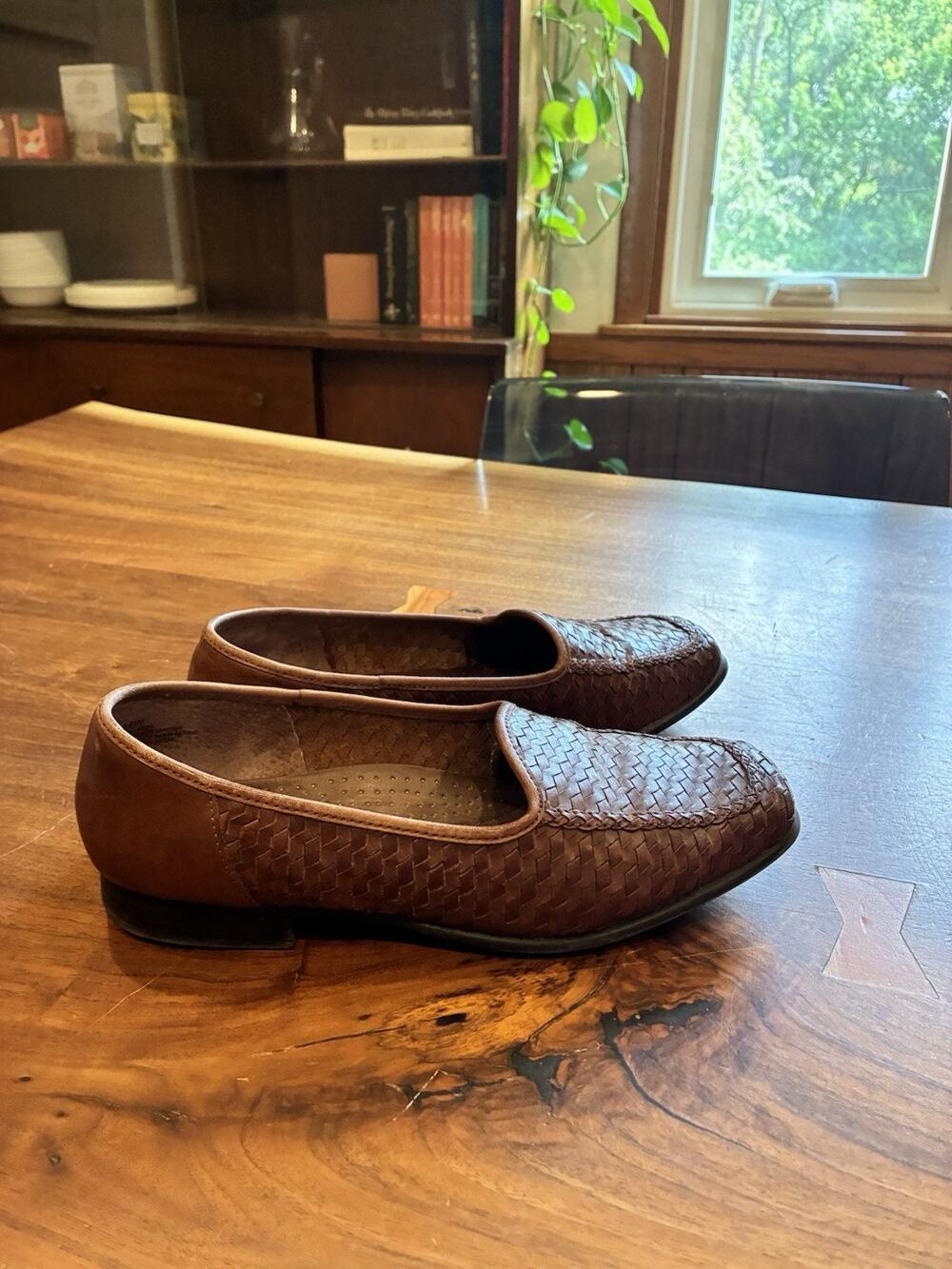 Women's St. Johns Bay VGC Brown Leather weaved slip on loafer Shoe Sz 8.5 M PB-1